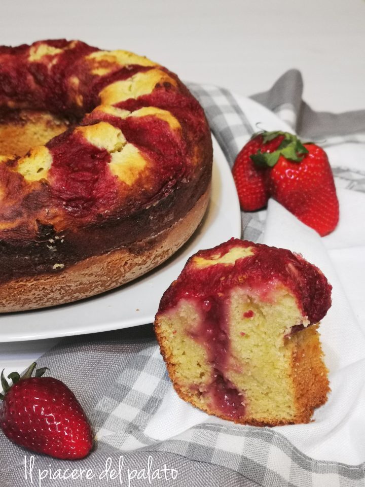 Ciambella con ricotta e fragole