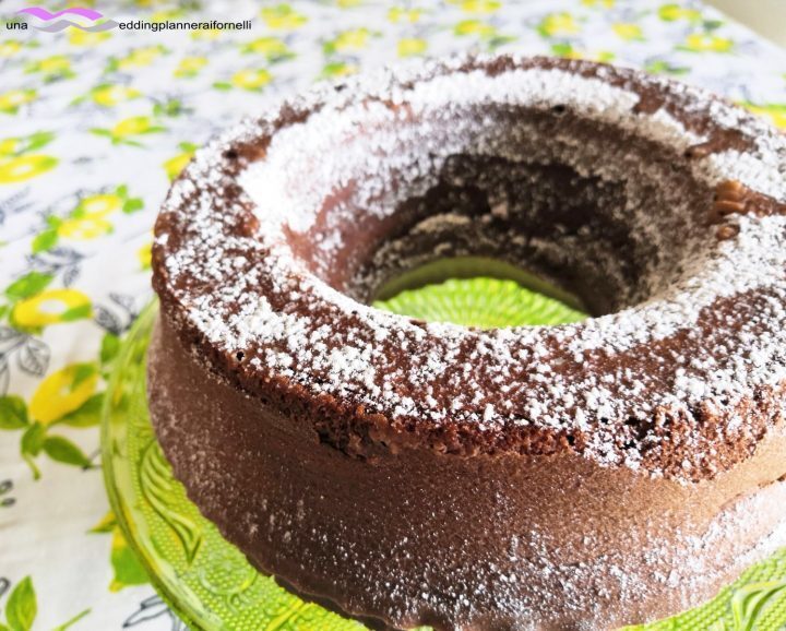 Ciambella di albumi al cacao con e senza bimby