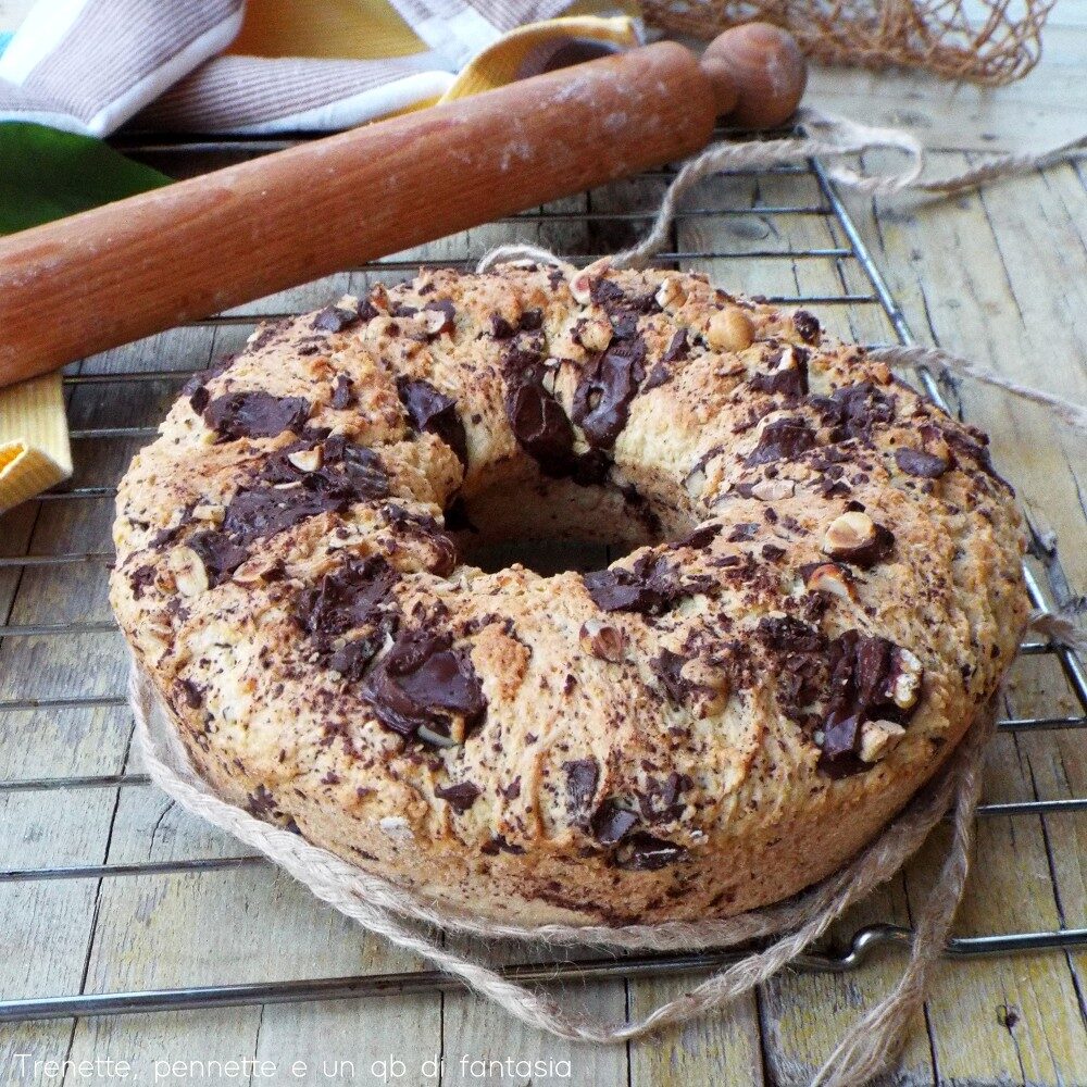 Ciambella di frolla al pandoro e torrone