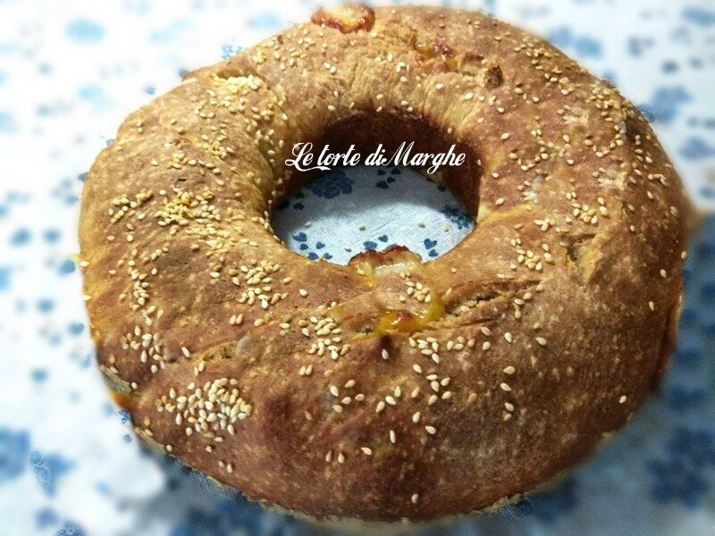 Ciambella di pane al formaggio per pasqua