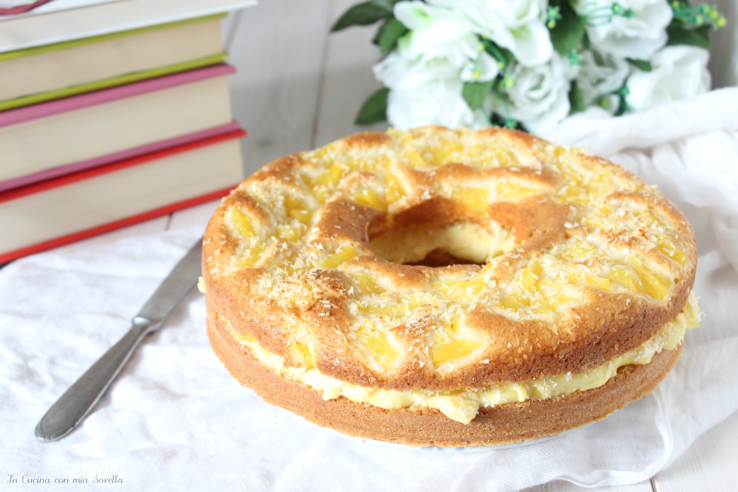 Ciambella farcita con cocco e crema di ananas