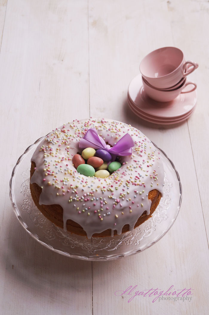 Ciambella glassata di pasqua