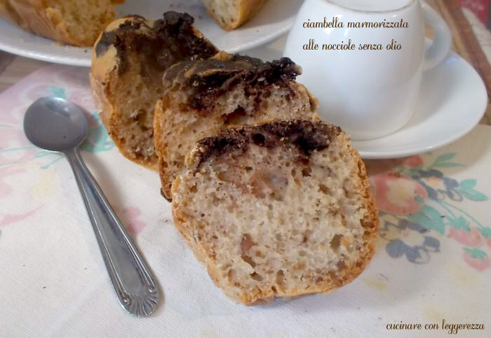 Ciambella marmorizzata alle nocciole senza olio