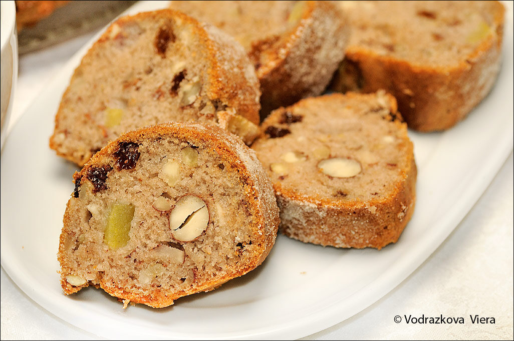 Ciambella non bella senza glutine e zucchero