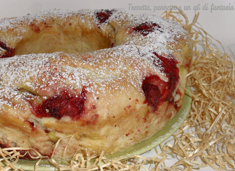 Ciambella Pan brioche con crema e fragole