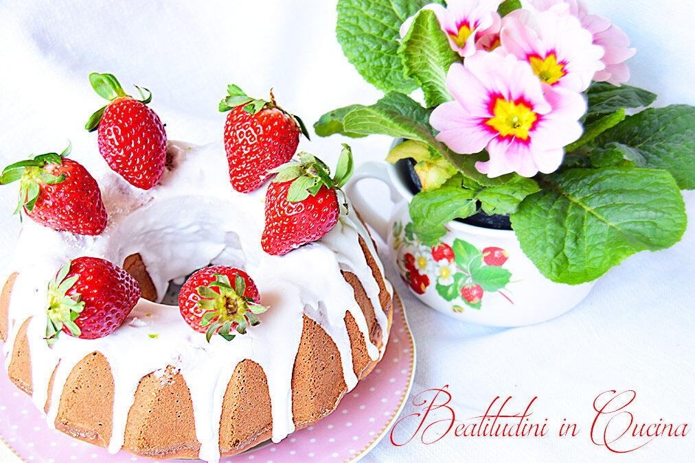 Ciambella panna e fragole