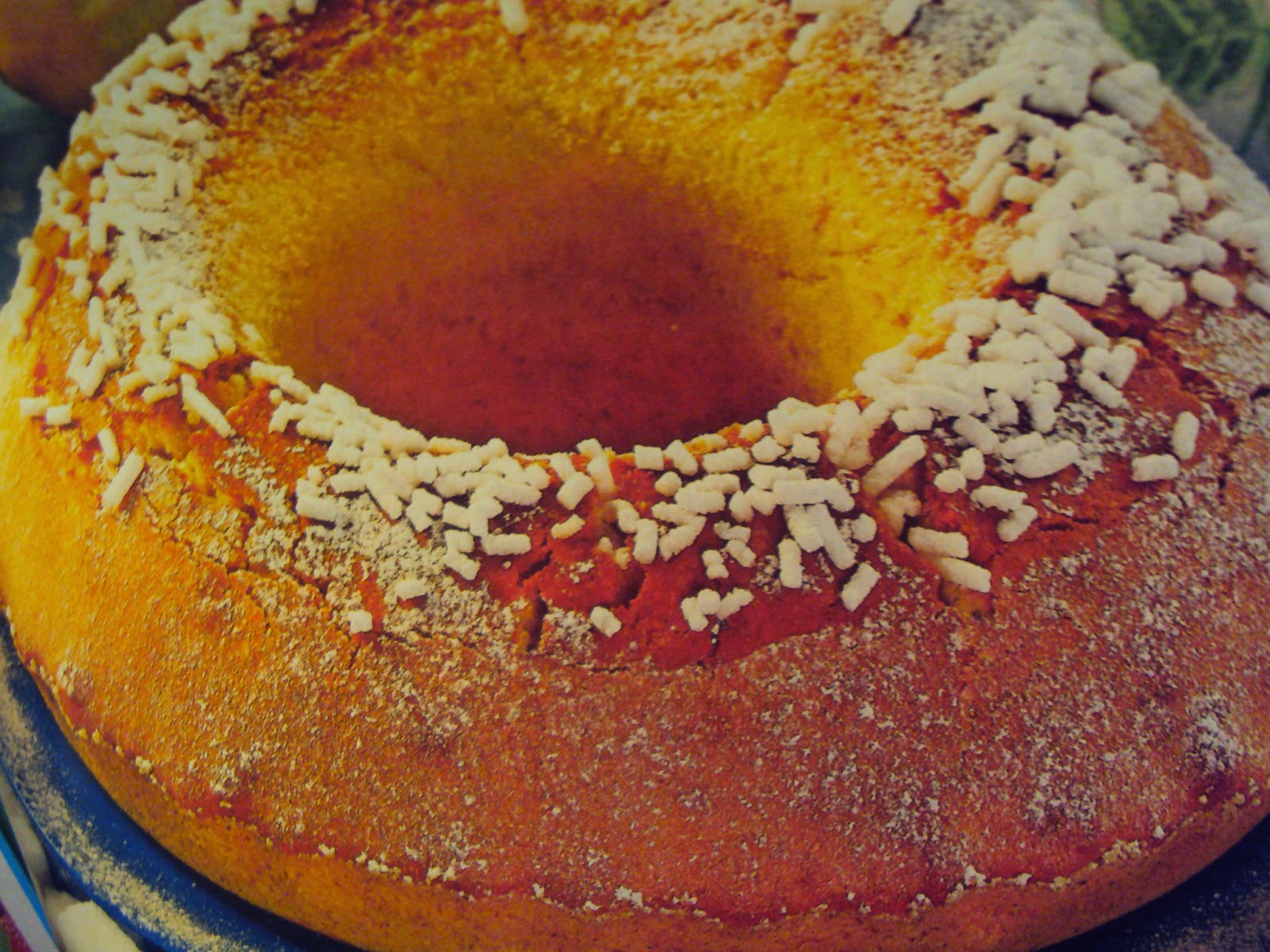 Ciambella ricoperta alla granella di zucchero