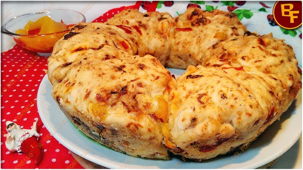 Ciambella rustica con peperoni speck e provola affumicata
