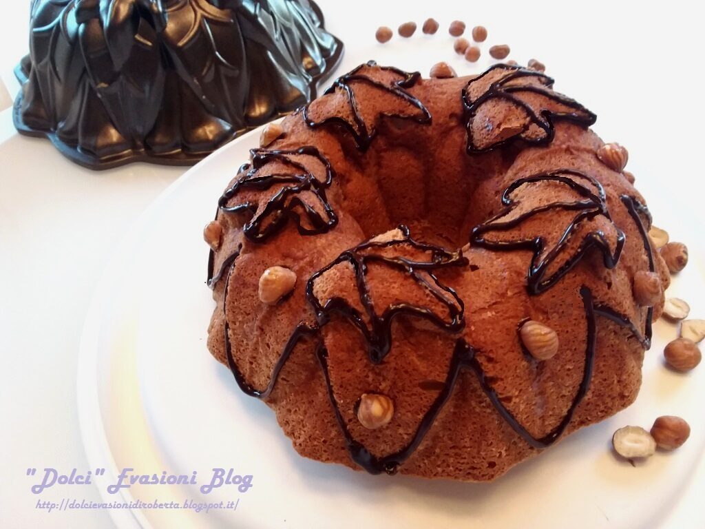 Ciambella soffice agli albumi e nocciole tostate