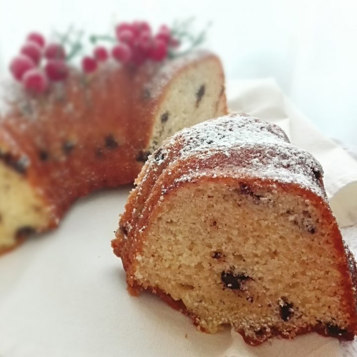 Ciambella soffice al mascarpone con gocce di cioccolato