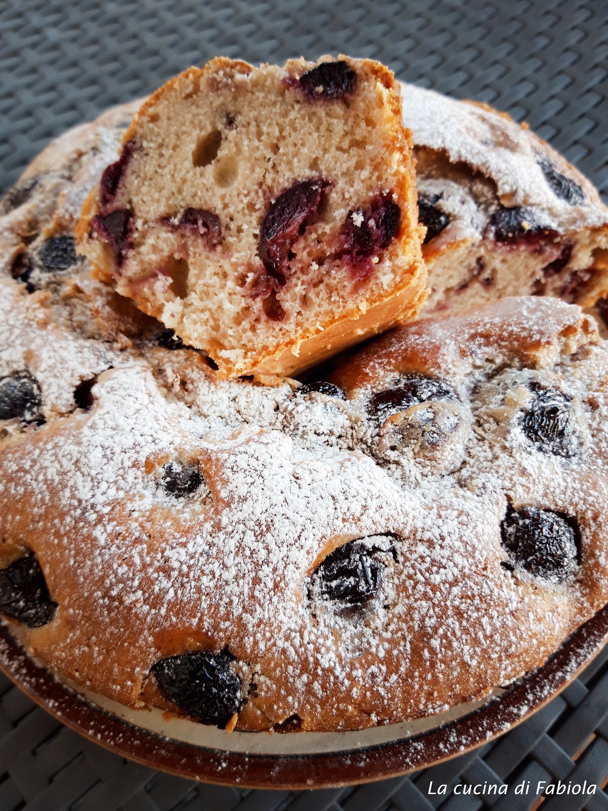 Ciambella stracchino e ciliegie