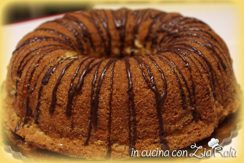 Ciambella vaniglia e amaretti