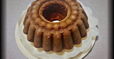 Ciambella variegata al cacao, vaniglia e miele