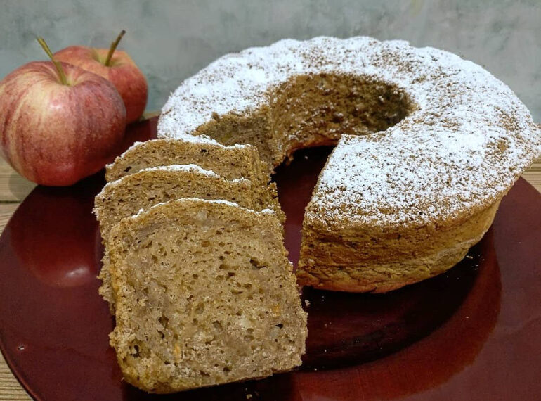 Ciambella vegan gluten free di mele, cannella, zenzero e noci