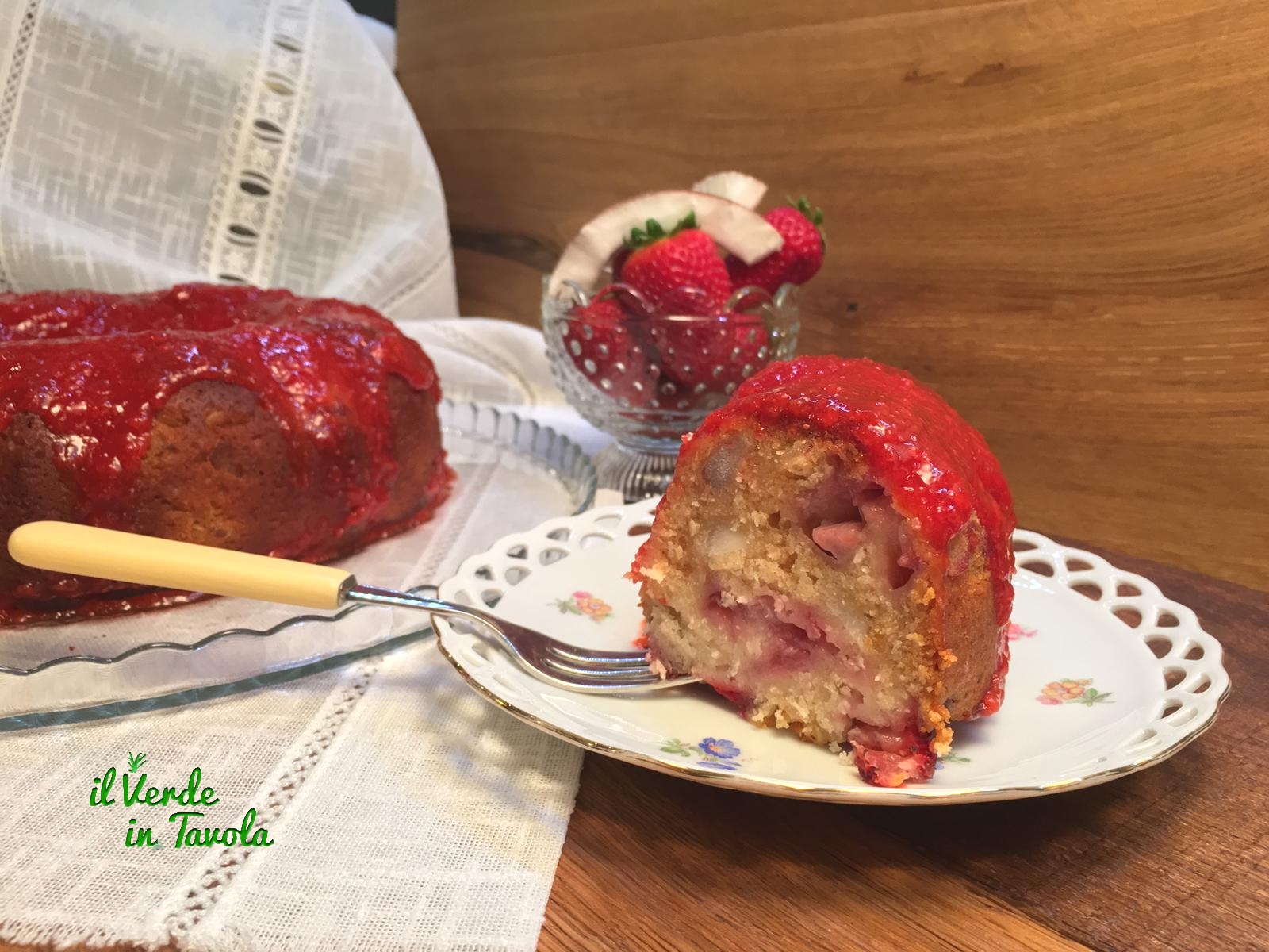 Ciambella vegana fragole e cocco