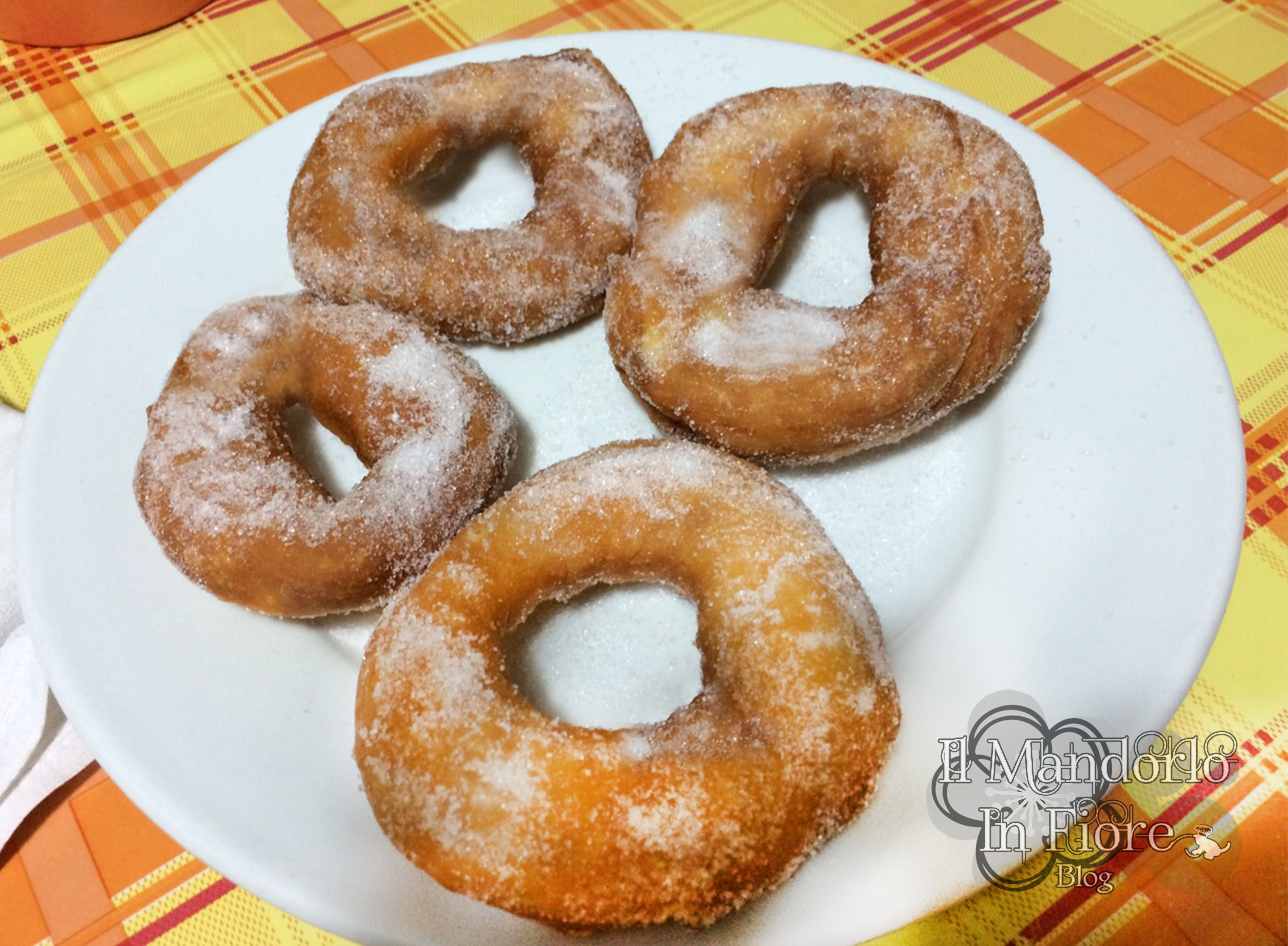Ciambelle con lo zucchero