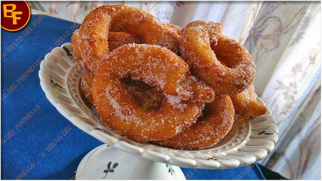 Ciambelle dolci fritte con patate
