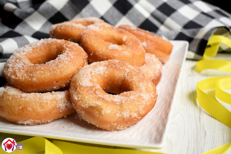 Ciambelle fritte senza uova e senza latte