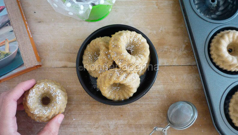 Ciambelline al cocco e caffè senza uova e senza latte