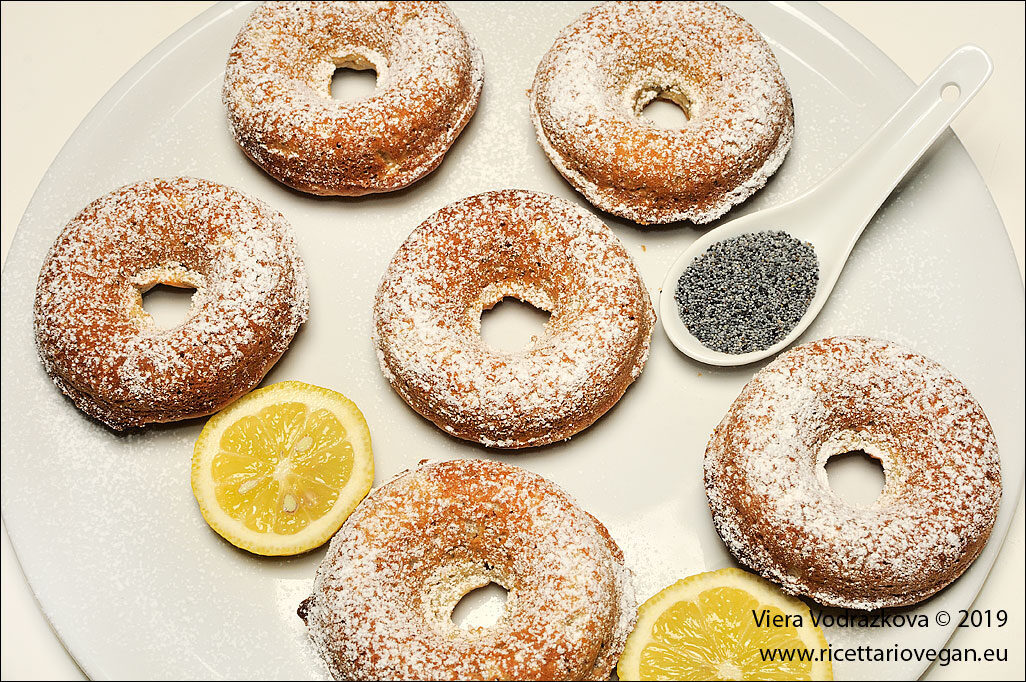Ciambelline al limone e semi di papavero