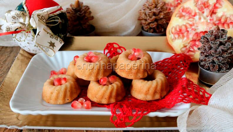 Ciambelline al succo di melagrana e vaniglia senza glutine né lattosio