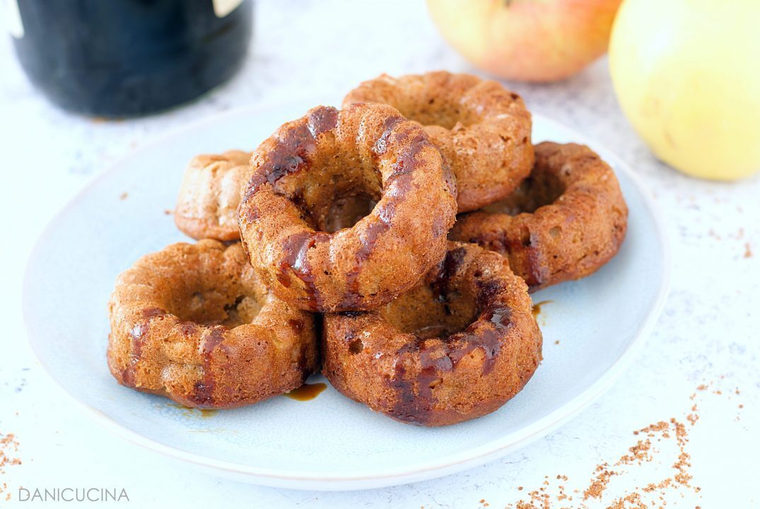 Ciambelline alle mele e sciroppo di fiori di cocco