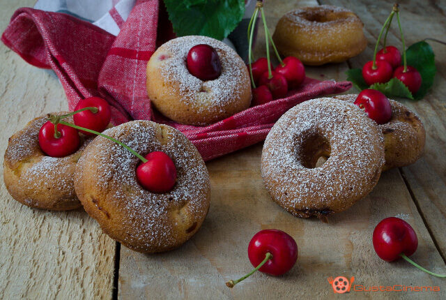 Ciambelline allo yogurt e ciliegie