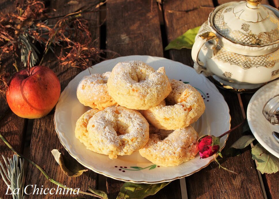 Ciambelline cicciotte con albicocche secche e rum
