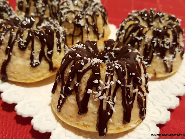 Ciambelline con albumi, yogurt al cocco e cioccolato  fondente