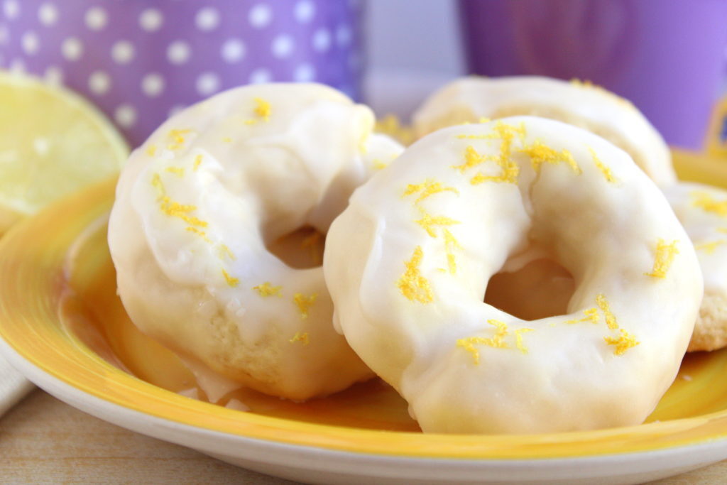 Ciambelline di albumi glassate al limone