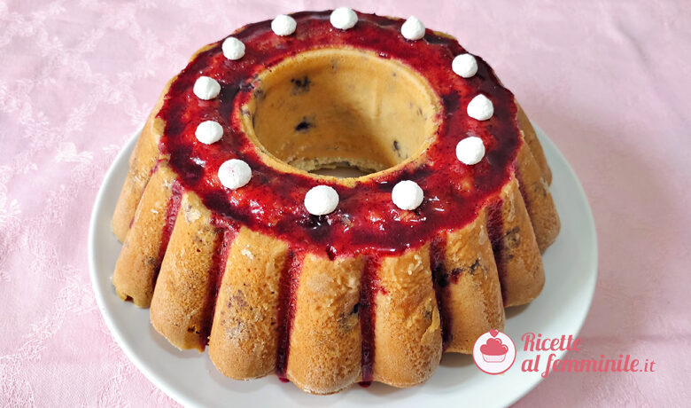 Ciambellone agli albumi e mirtilli