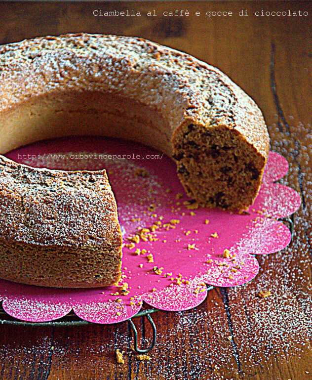 Ciambellone al caffè e gocce di cioccolato
