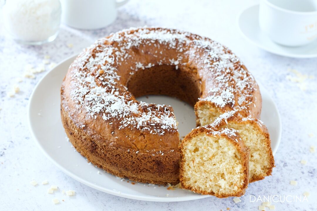 Ciambellone al cocco e cioccolato bianco