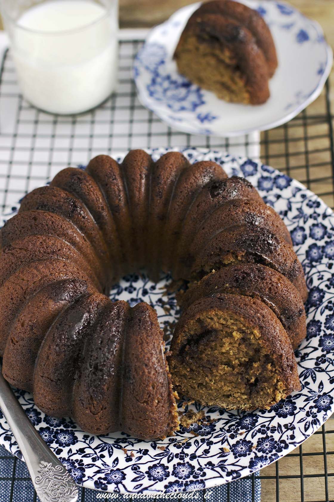 Ciambellone al farro e cioccolato: ricetta senza olio e burro