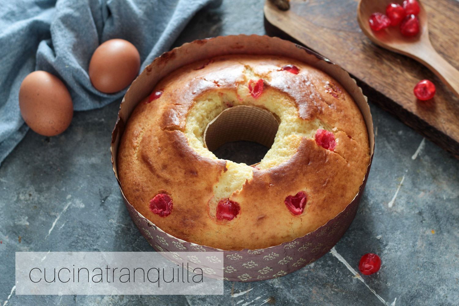 Ciambellone alla ricotta e ciliegie candite