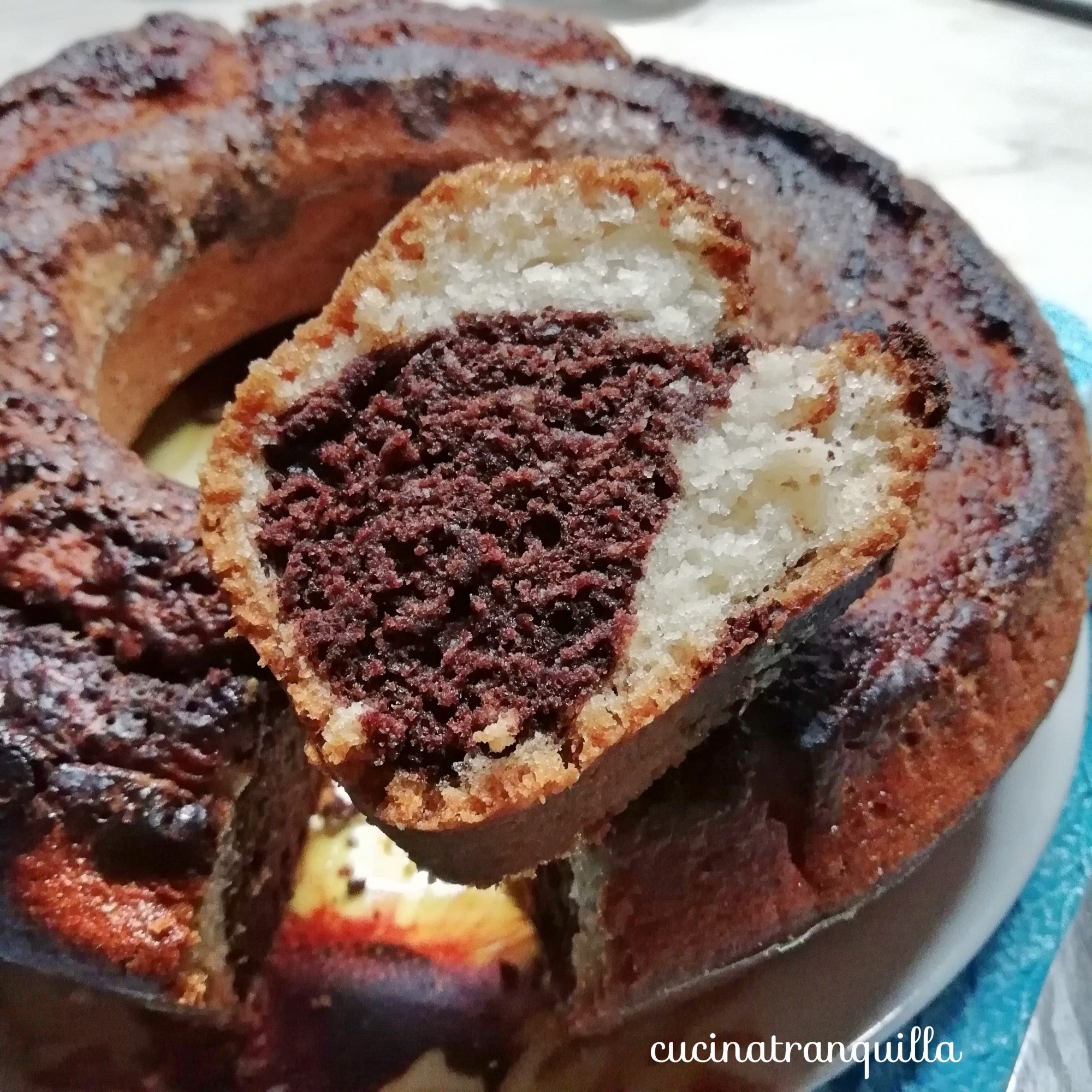 Ciambellone all’acqua bicolore