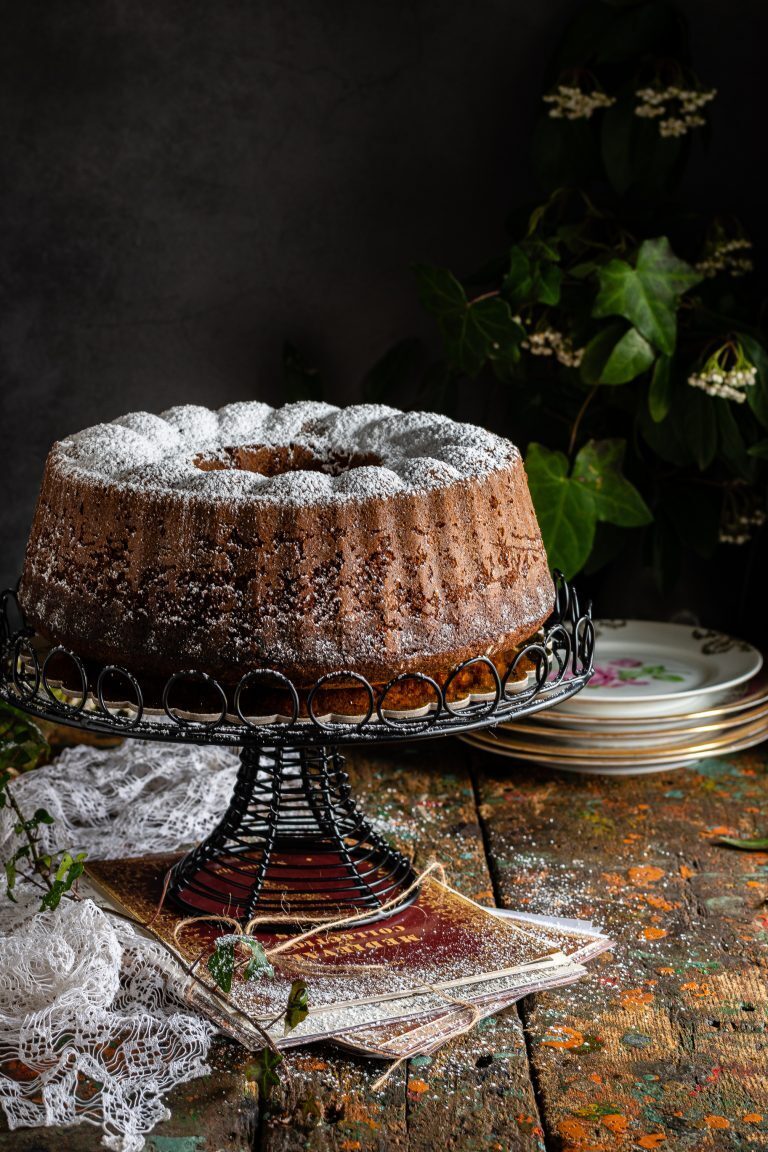 Ciambellone alle nocciole e cioccolato