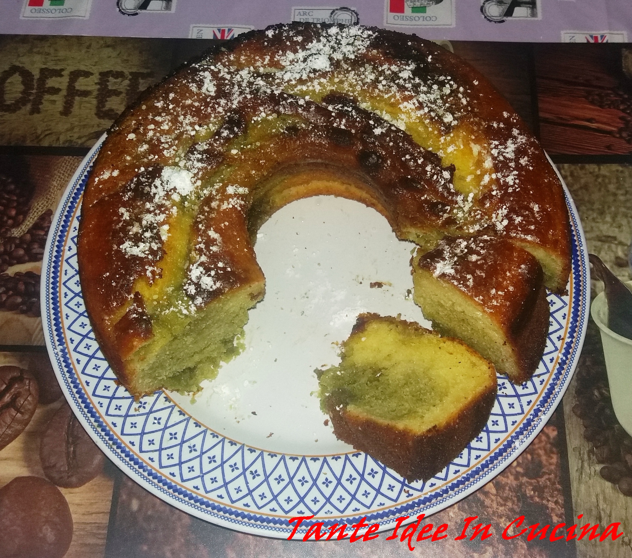 Ciambellone allo yogurt con cuore al pistacchio