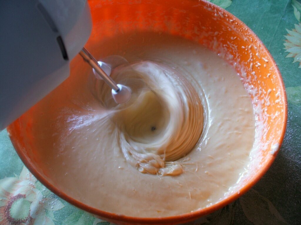 Ciambellone allo yogurt di anna moroni con noci e cioccolato