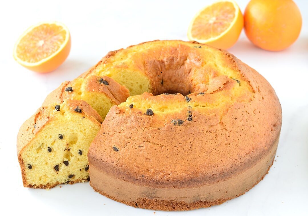 Ciambellone arancia e gocce di cioccolato