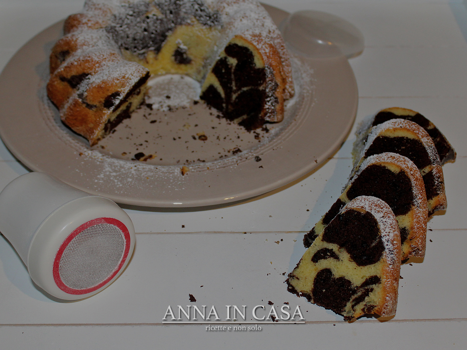 Ciambellone classico bicolore