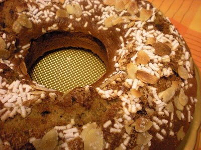 Ciambellone con mandorle e zucchero