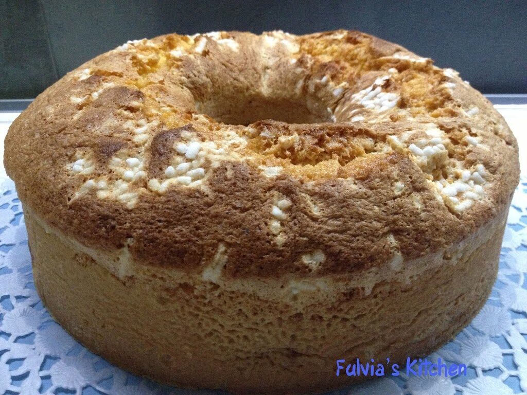 Ciambellone con pesche e mandarinello