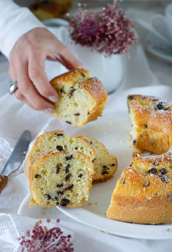 Ciambellone con ricotta e gocce di cioccolato senza burro