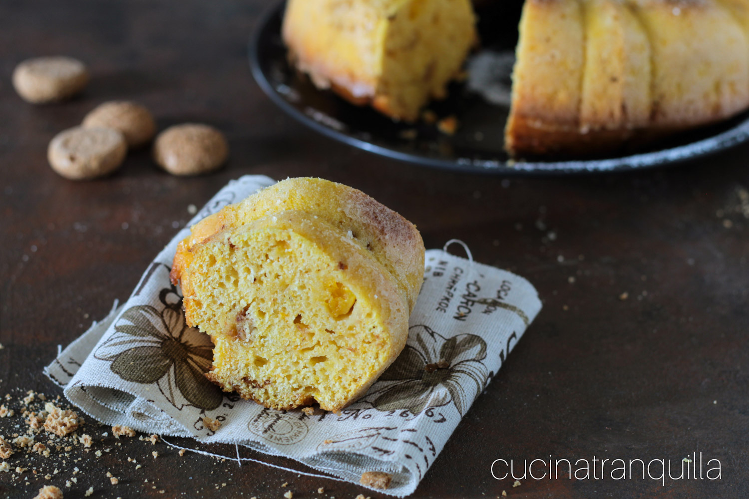 Ciambellone con zucca e amaretti