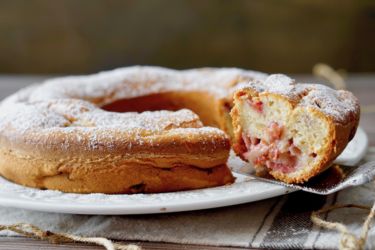 Ciambellone panna e fragole