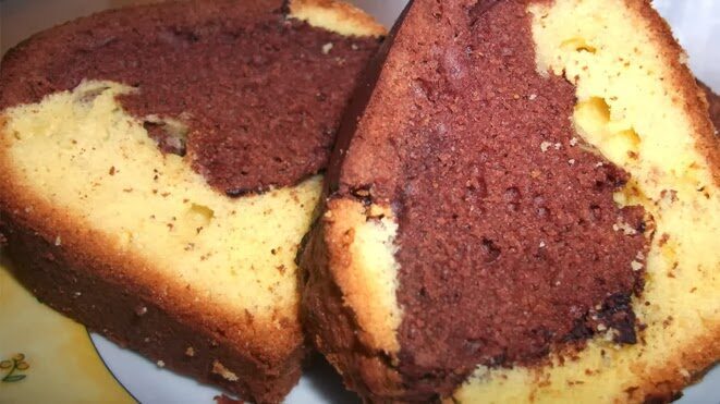 Ciambellone variegato al cacao