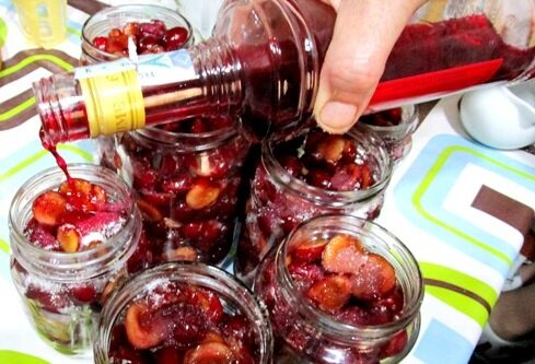 Ciliegie allo cherry sotto vetro