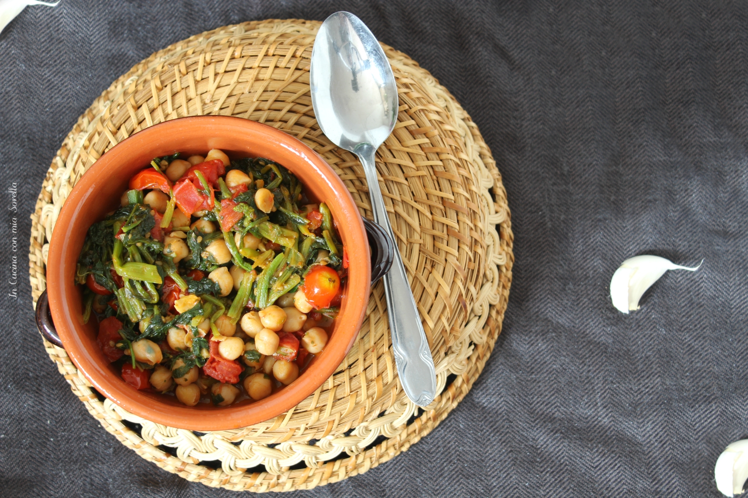 Cime di rapa con ceci stufate in padella