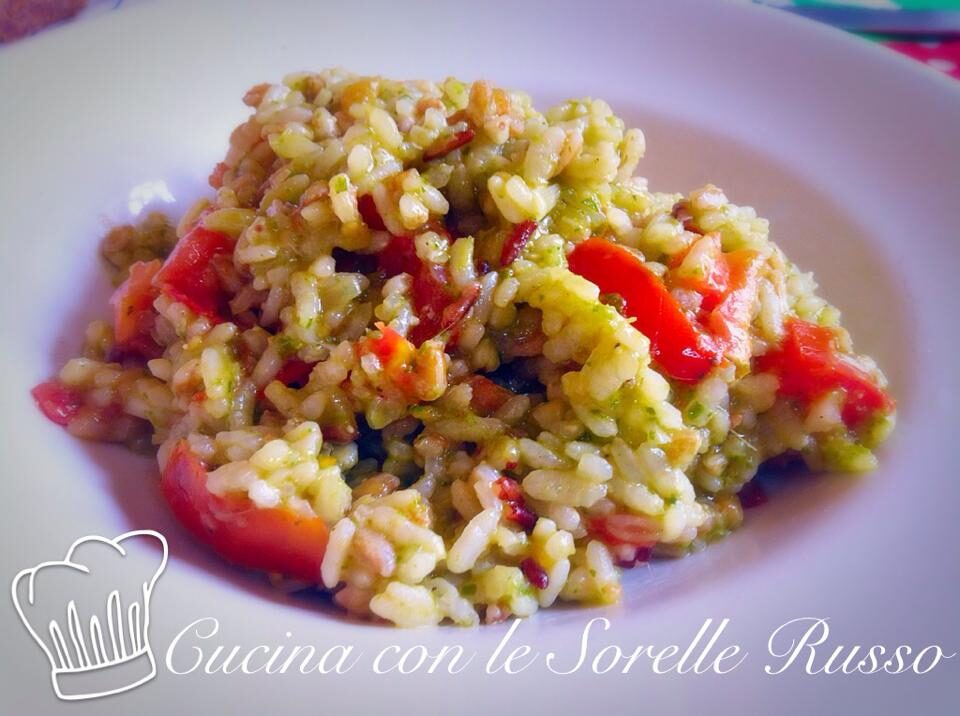 Cinque cereali con pesto al basilico e pomodorini